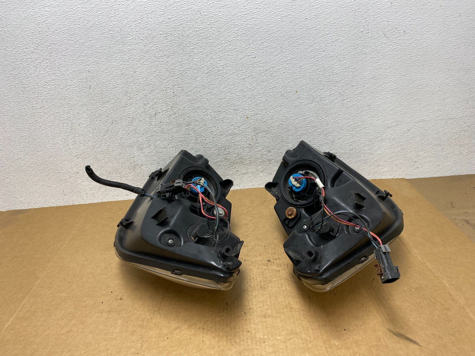 2005 - 2010 Chevrolet Cobalt Sedan Left+Right Headlights AE2996 DW9