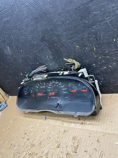 2006 Ford E350 Gauge Speedometer Cluster OEM v7642 DG3