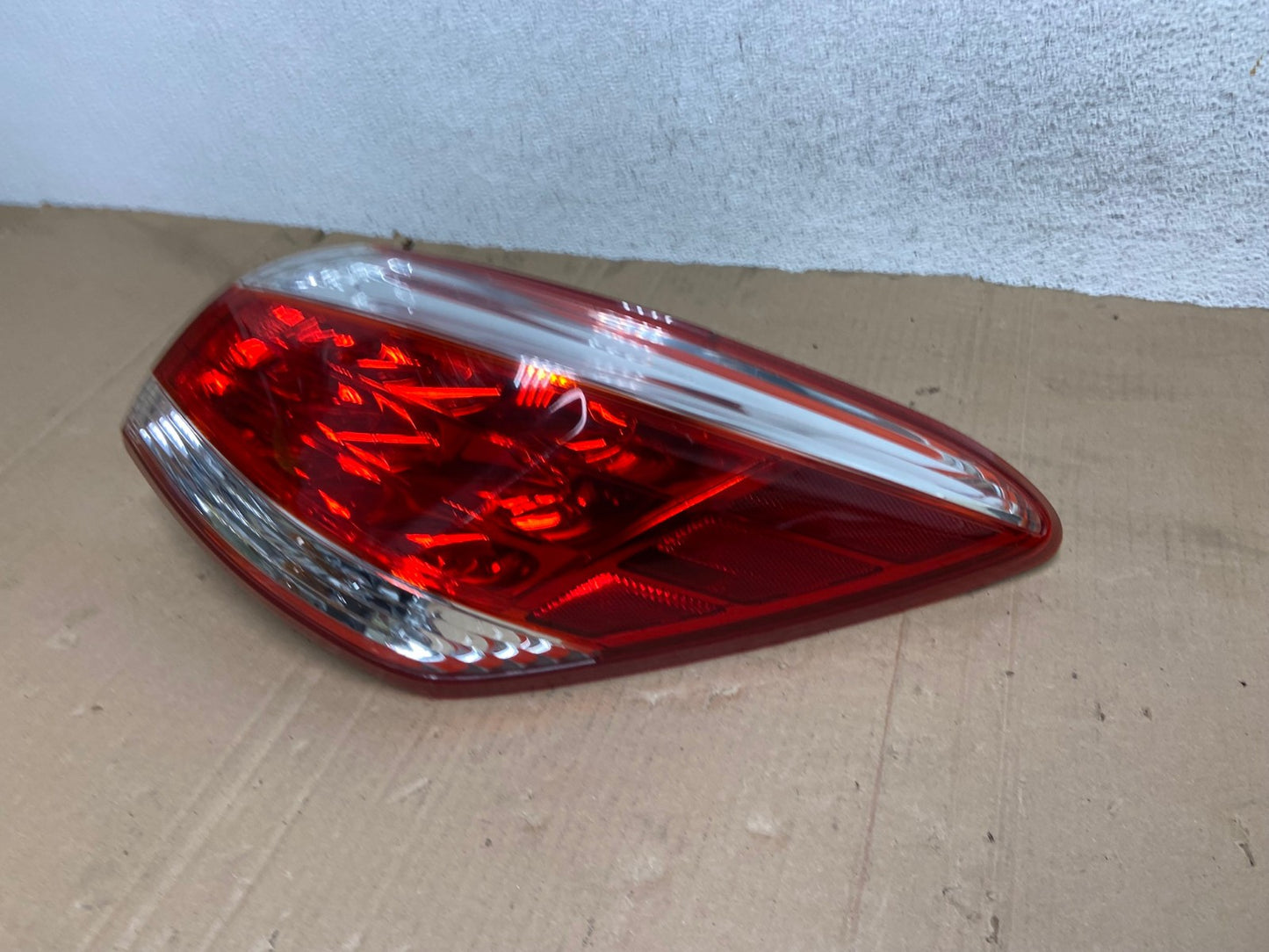 2011 - 2014 Nissan Murano Right Passenger Side RH Tail Light AE9142 LK1