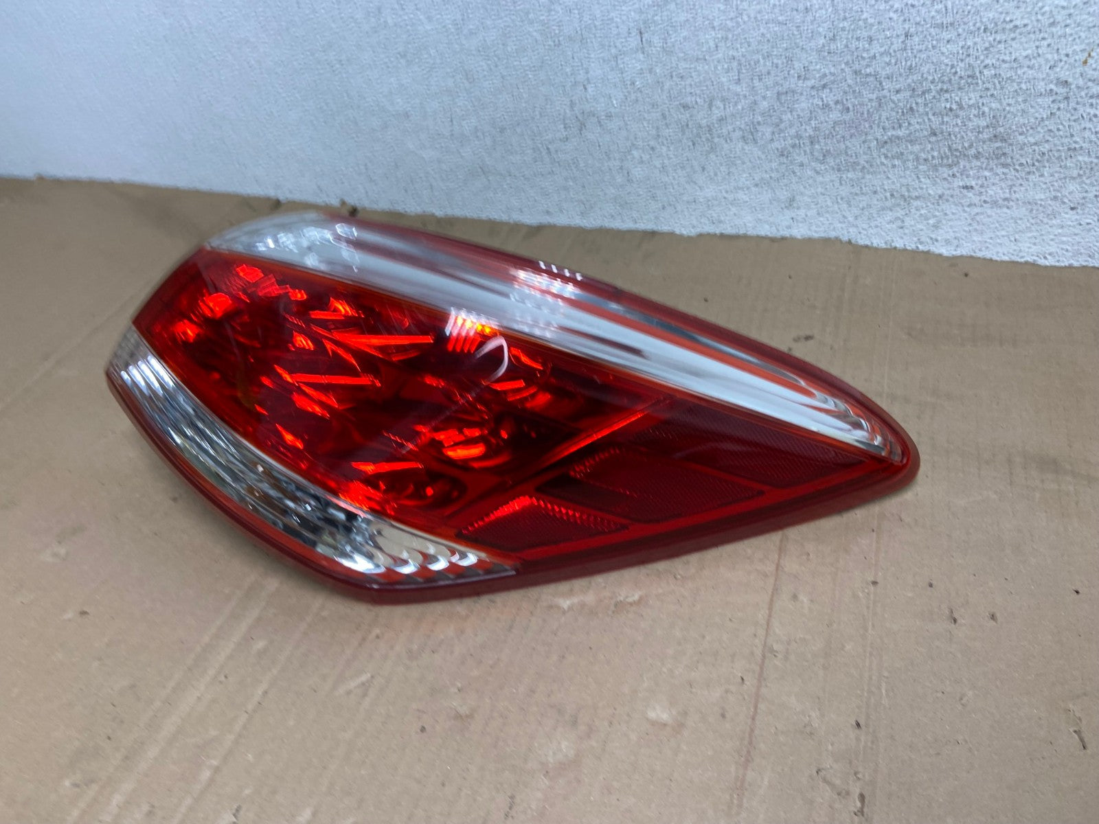 2011 - 2014 Nissan Murano Right Passenger Side RH Tail Light AE9142 LK1
