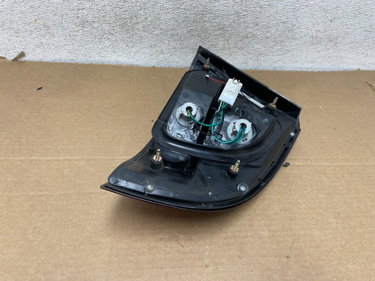 2000 2001 2002 2003 Nissan Sentra Left Driver Side Tail Light AH3106 DW4