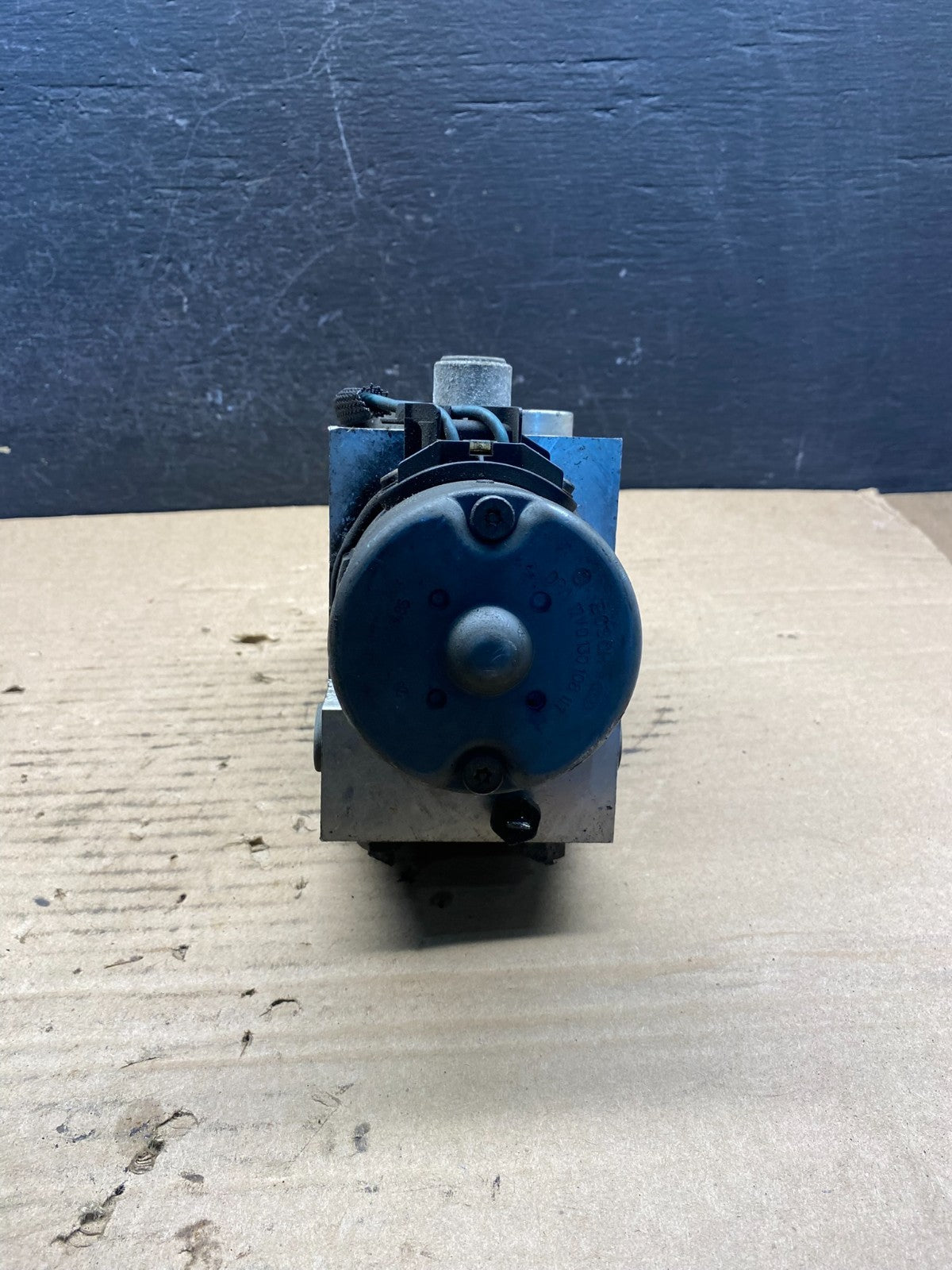 2004 2005 Dodge Durango ABS Anti Lock Brake Pump AE2085 DW5
