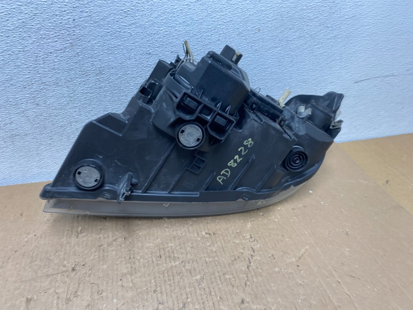 2009-2011 BMW 3 Series 328i 4/D Sedan Headlight Halogen Right Passenger AD82287