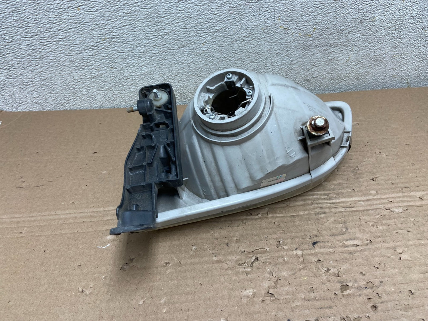 2001 2002 2003 Toyota Sienna Right Passenger Rh Side Headlight Halogen AB1168 DW6