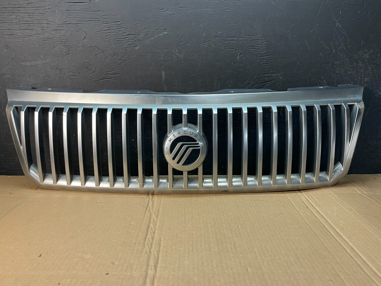 2002 to 2005 Mercury Mountaineer Front Upper Grill Grille AC5328 DG0