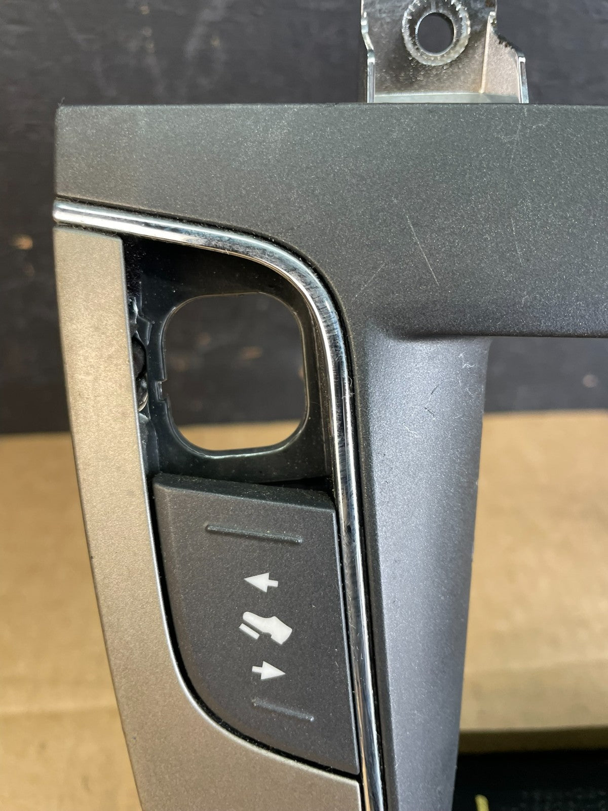 2010 - 2012 Lincoln Mkt Center Dash Gps Radio Bezel Panel Air Vent AC5228 DG5