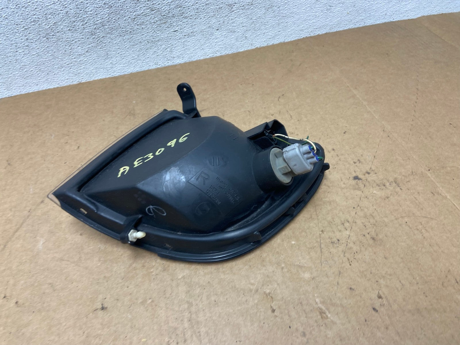 1998 to 2000 Toyota Sienna Right Turn Signal Side Marker Lamp AB2358 DW5