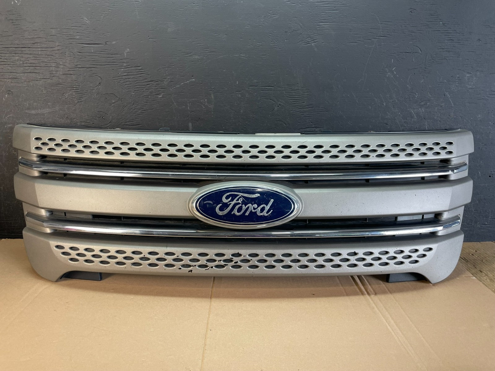 2011 to 2015 Ford Explorer Upper Front Grill Grille AD8304 DG0