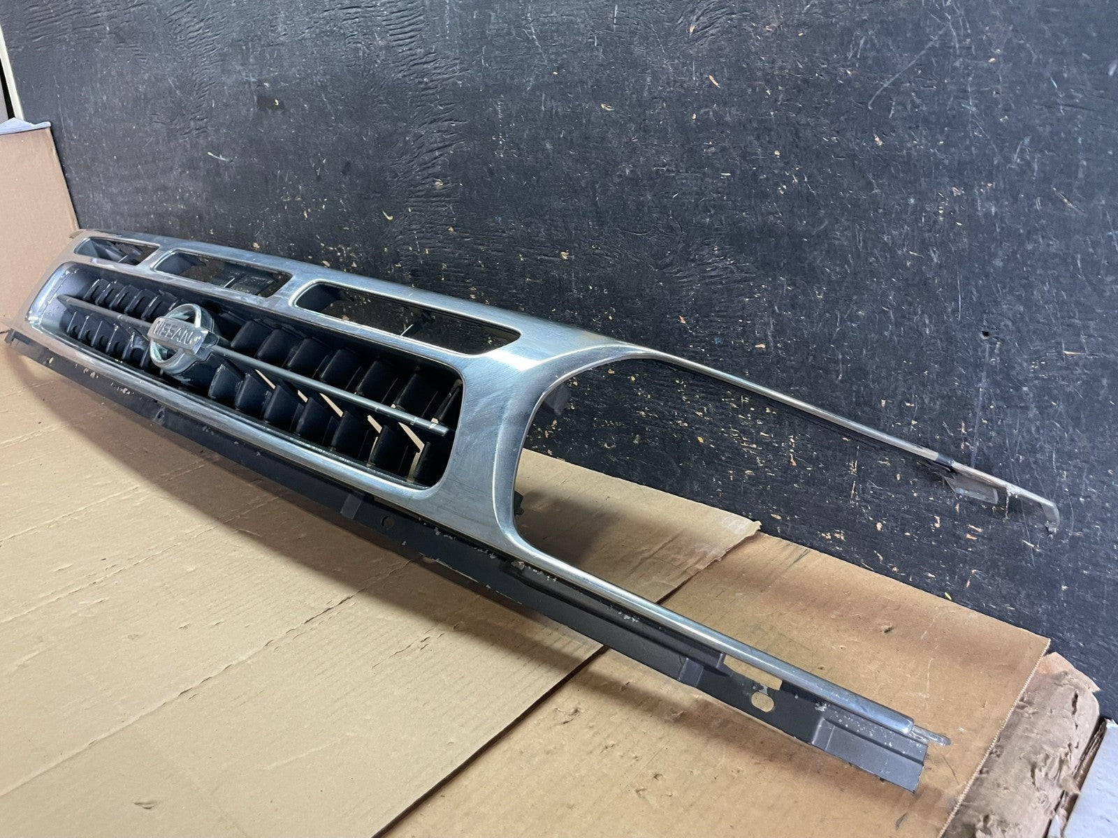 1996 to 1999 Nissan Pathfinder Front Upper Grill Grille OEM AA8841 DG1