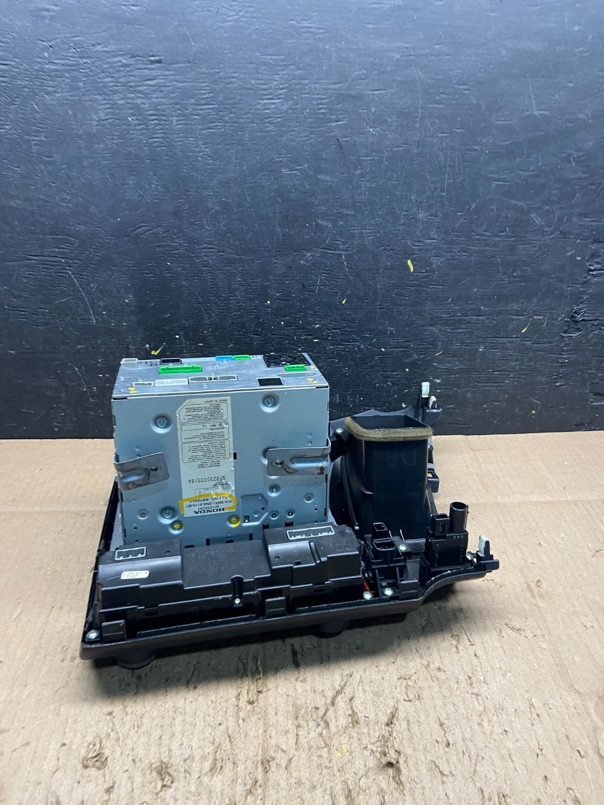 2006 - 2011 Honda Civic Radio AM/FM Climate Control Air Vent Bezel  Q2031 DG6