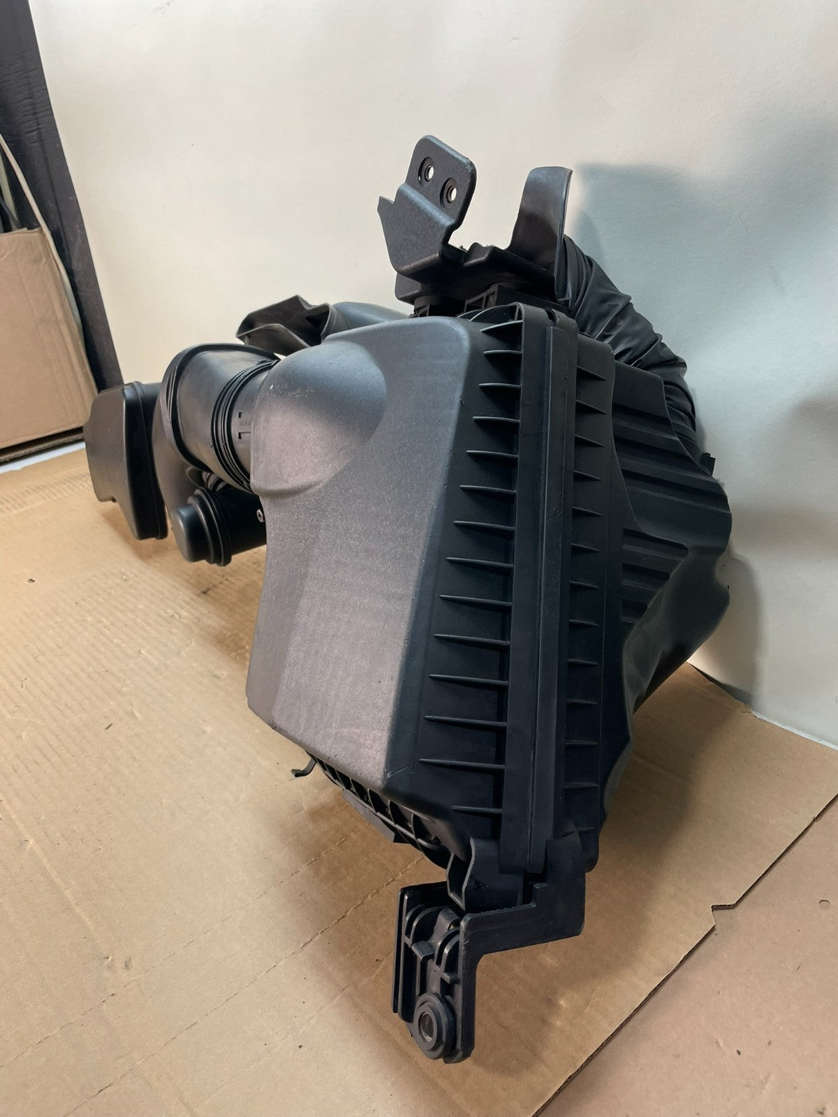 2009-2012 Hyundai Genesis Sedan 4.6L Air Intake Resonator ah8828 DG1
