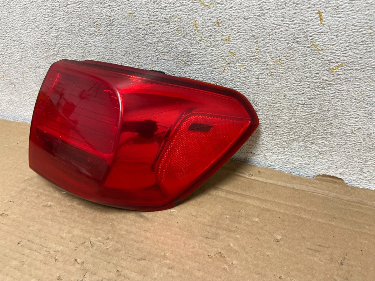 2016 to 2018 Kia Sedona Right Passenger RH Side Tail Light AH8507 DW2