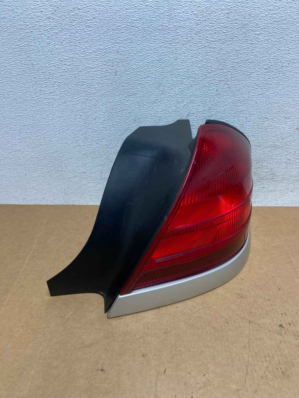 1998-2003 Ford Crown Victoria Right Passenger Rh Side Tail Light AE2967 DG2