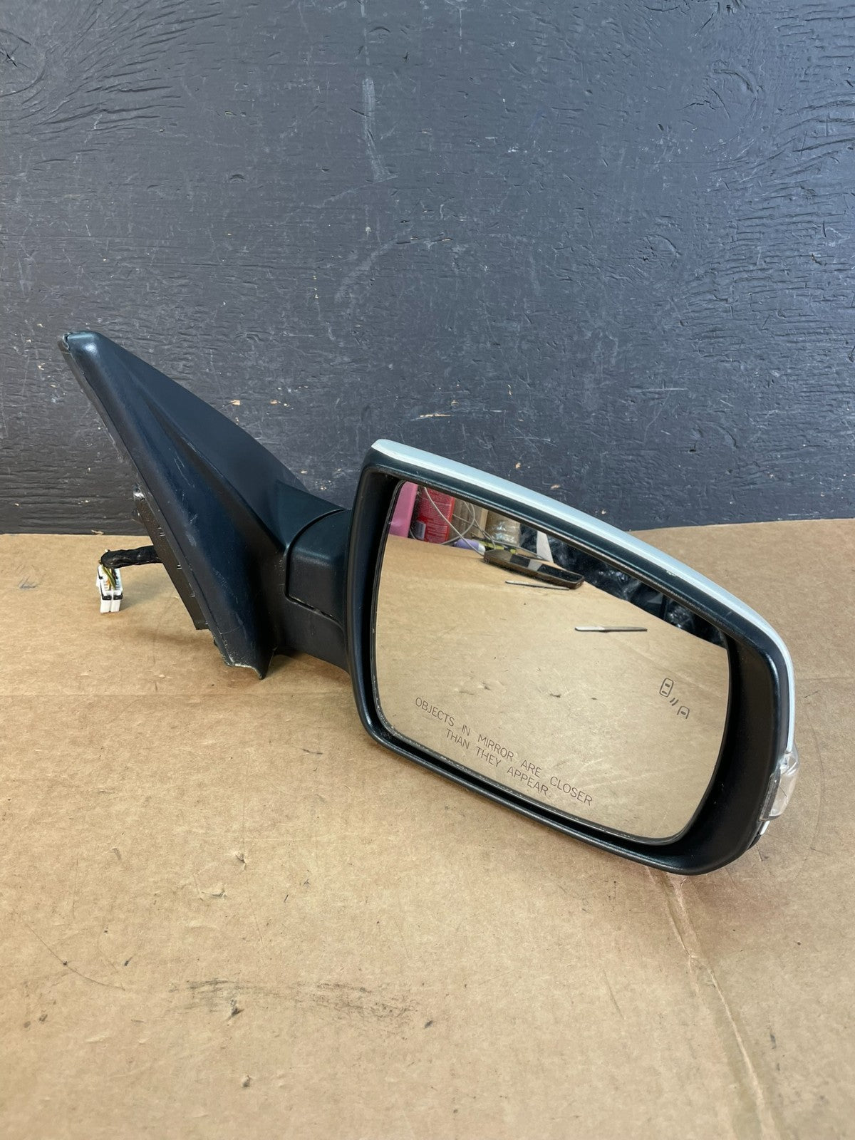 2011 to 2015 Kia Sorento Right Passenger Door Mirror Turn Signal AE0923 DW2