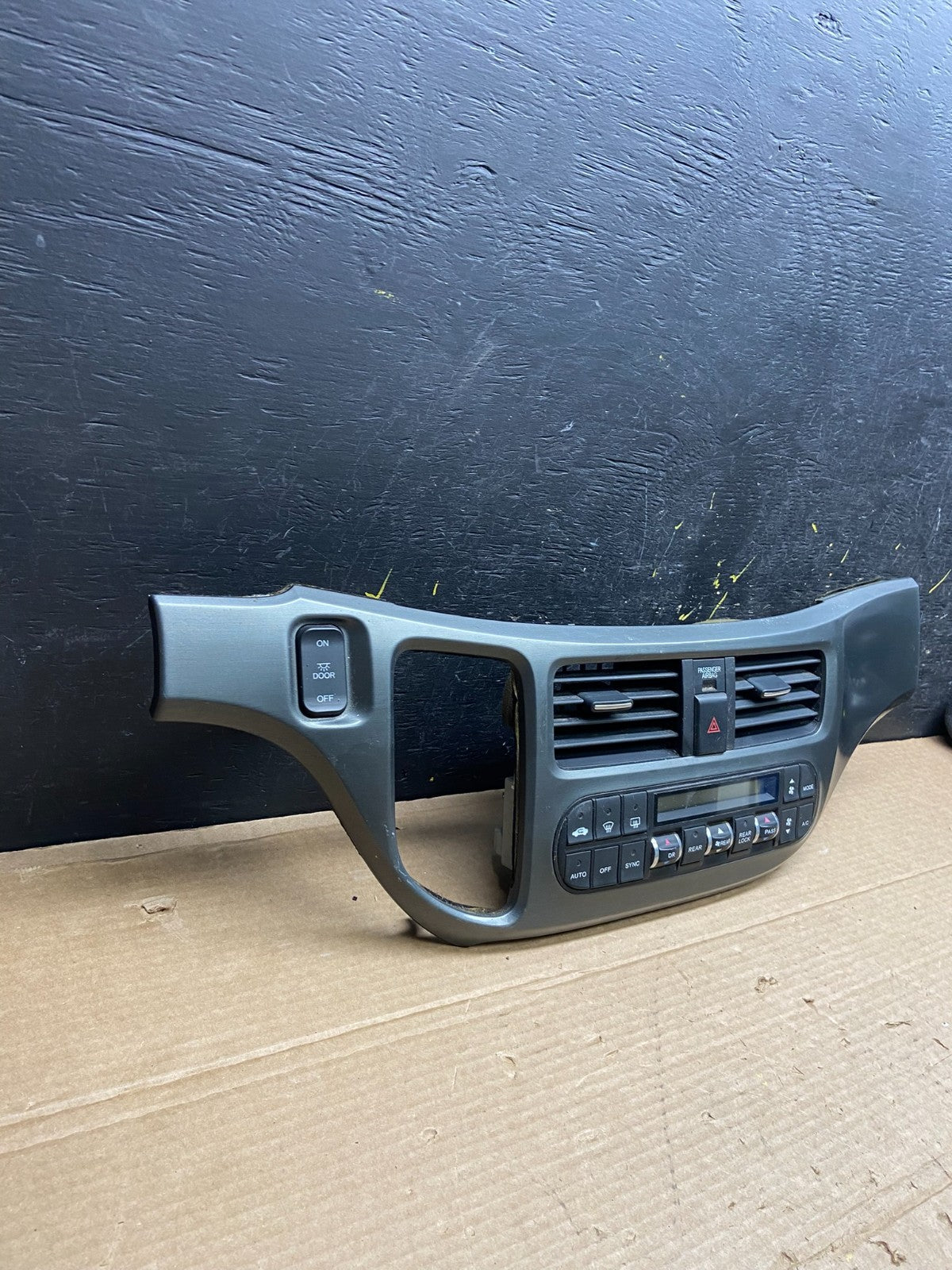 2005 to 2010 Honda Odyssey  Radio Climate Control Dash Trim Bezel W1604 DG2