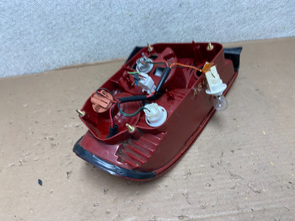 2002 - 2005 Hyundai Sonata Right Passenger RH Side Tail Light OEM AB0254 LK5