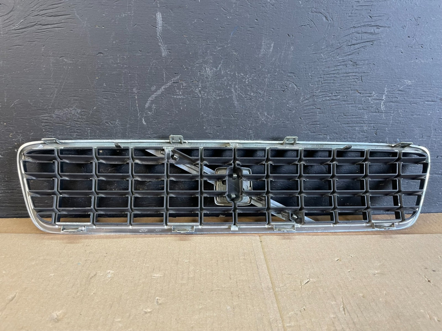 2005 2006 2007 Volvo S40 Front Upper Grille Grill 08620116 OEM AC1862 DG3
