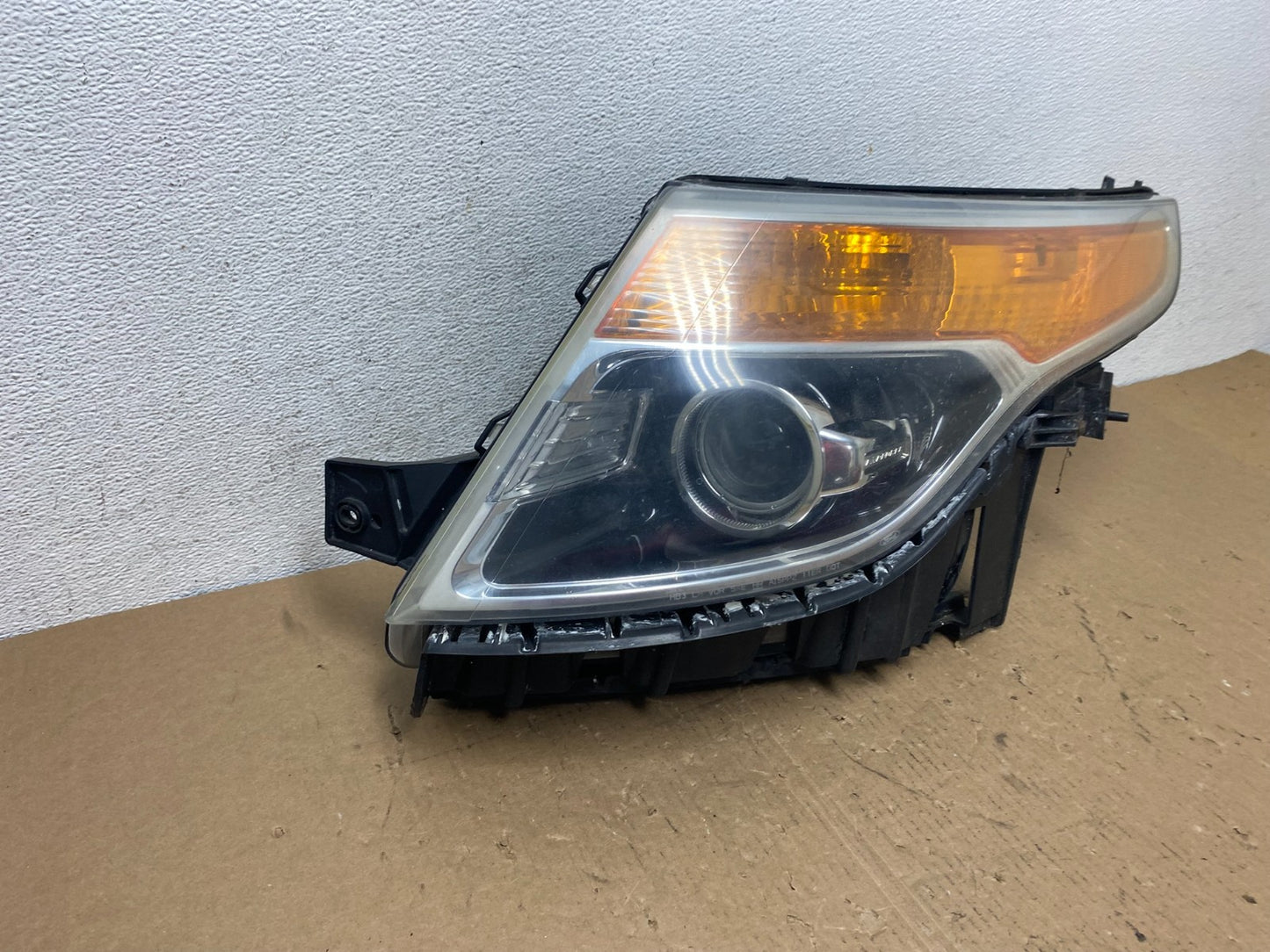 2011 to 2015 Ford Explorer Left Driver LH Halogen Headlight AD8032 DW2