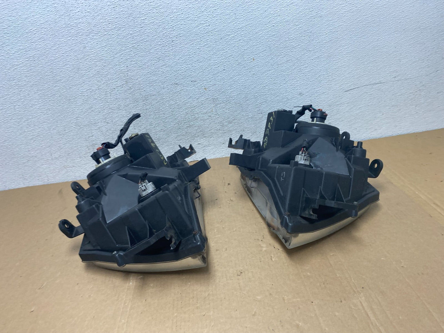 2005-2015 Nissan Xterra Driver Left+Right Side Set Headlights AD7931 DW10