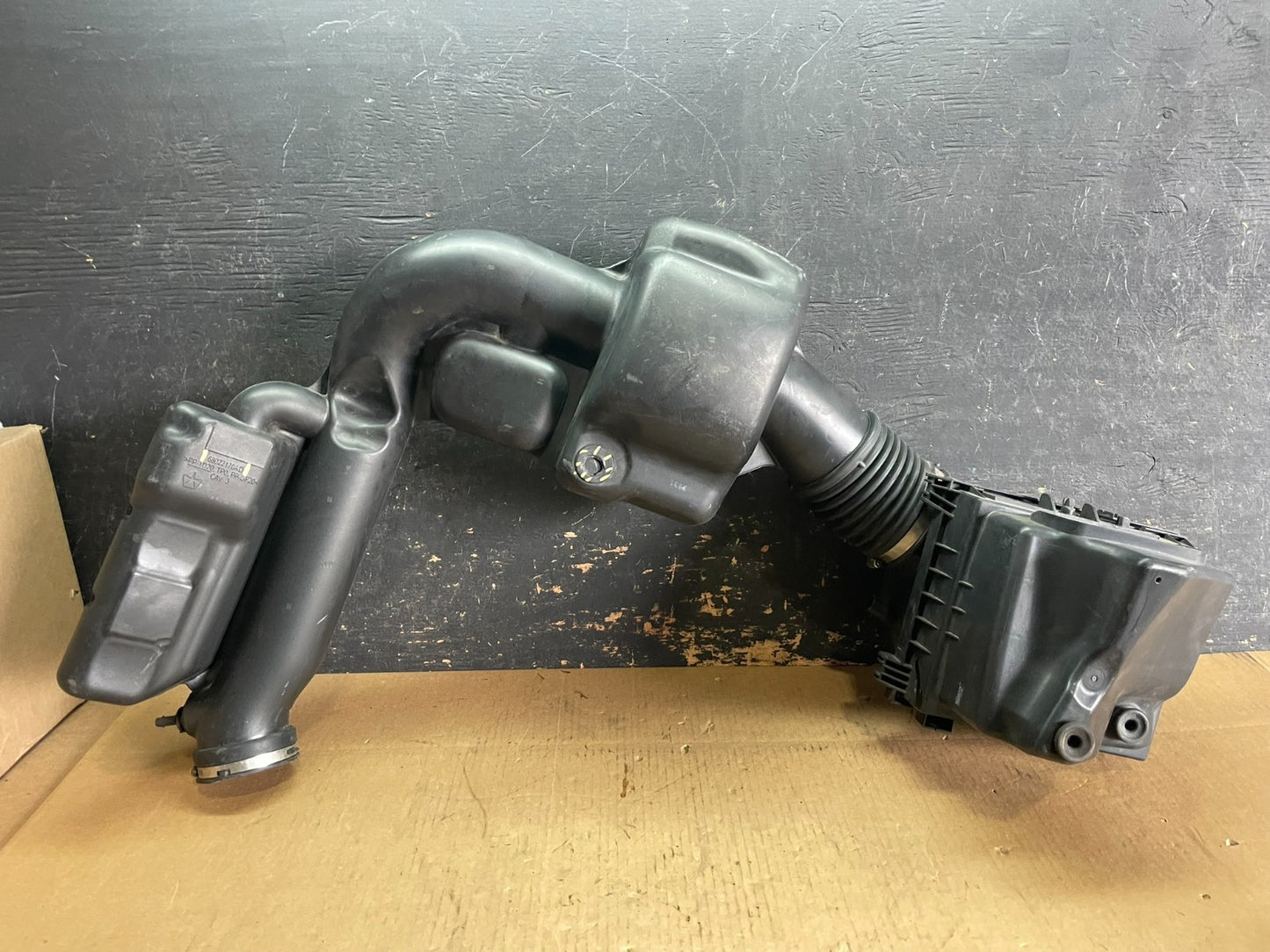 2011 - 2013 Dodge Durango 3.6L Resonator Air Intake Tube z8233 DG7