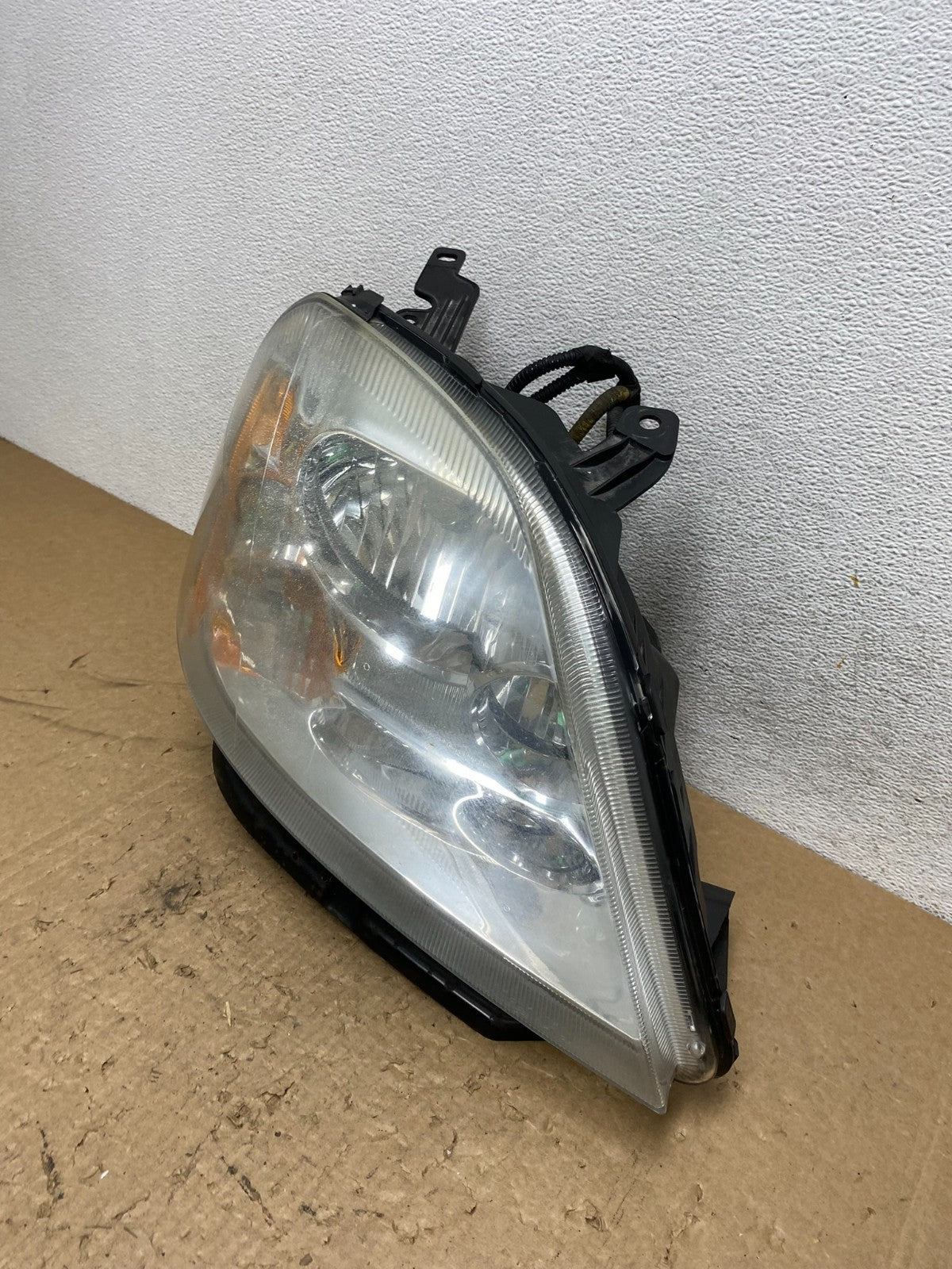 2005 to 2007 Ford Five Hundred Halogen Right Passenger Side Headlight AG1315 DW1