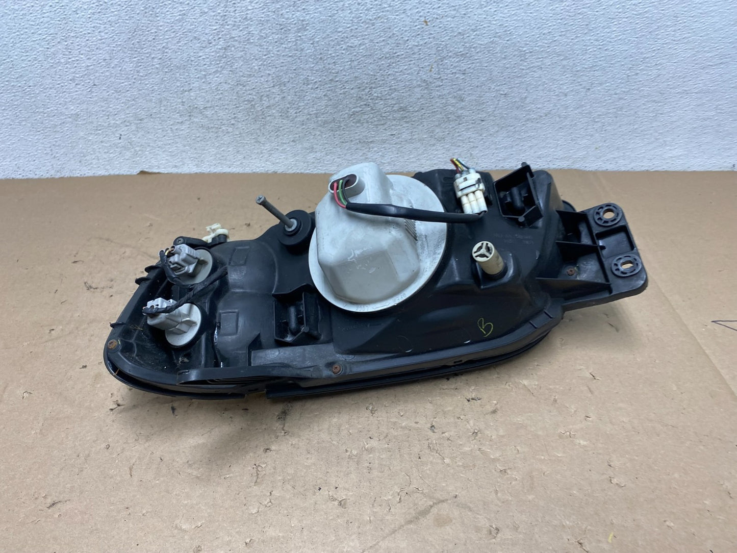 2001 to 2004 Subaru Legacy Outback Right Passenger Rh Headlight AG4371 DW5