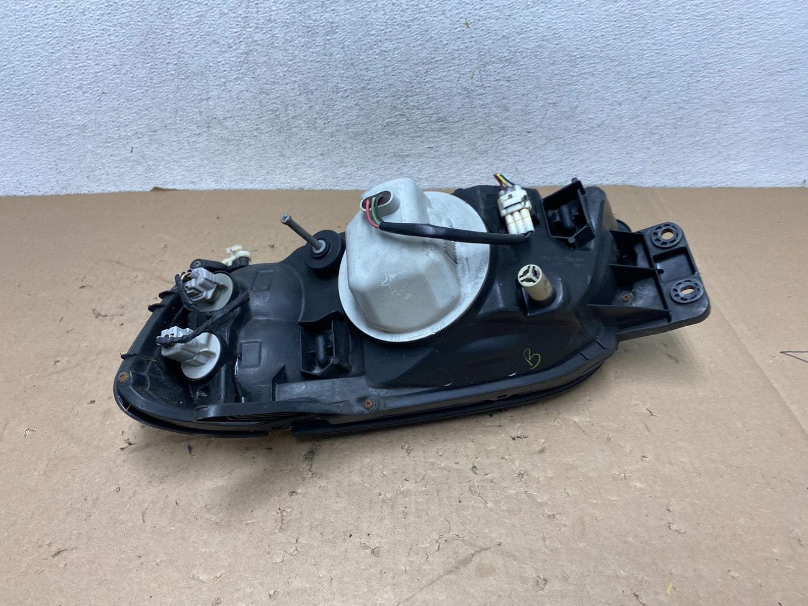 2001 to 2004 Subaru Legacy Outback Right Passenger Rh Headlight AG4371 DW5