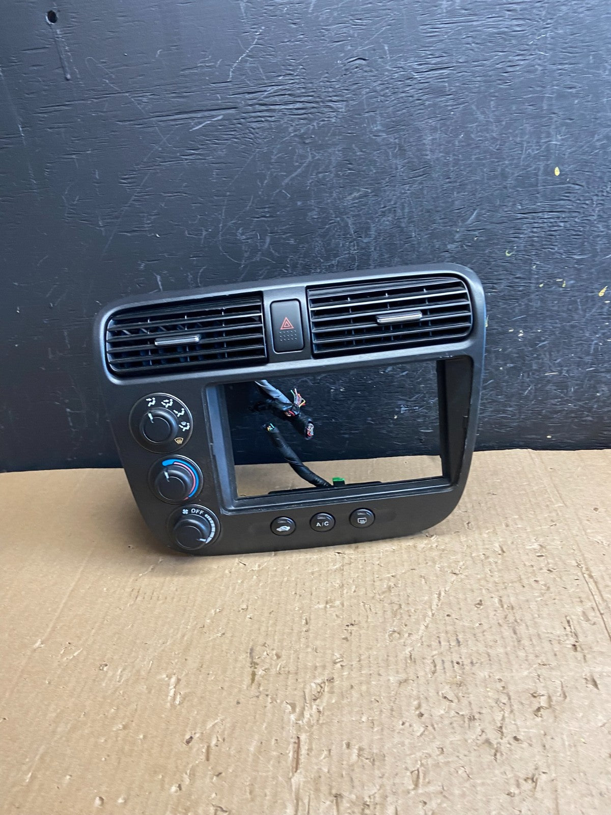 2001-2005 Honda Civic Center Dash Radio Bezel Climate Control Air Vent AE4183 DG0