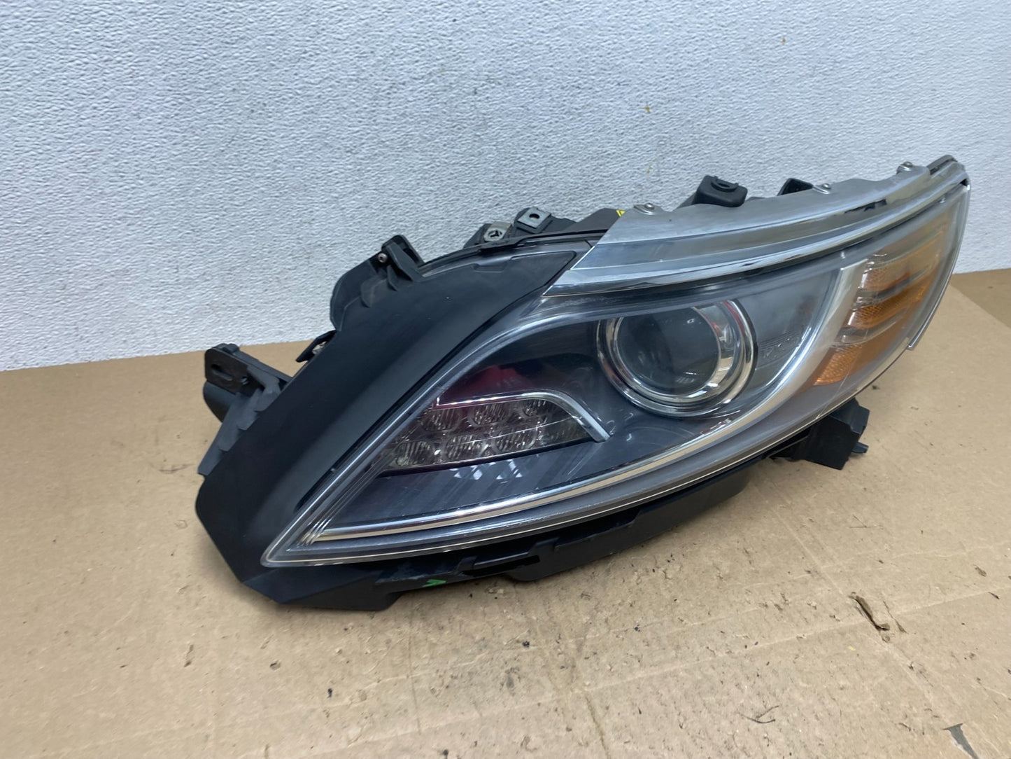 2013-2016 Lincoln Mks Left Driver Lh Side Xenon HID Headlight AE6464 DW2