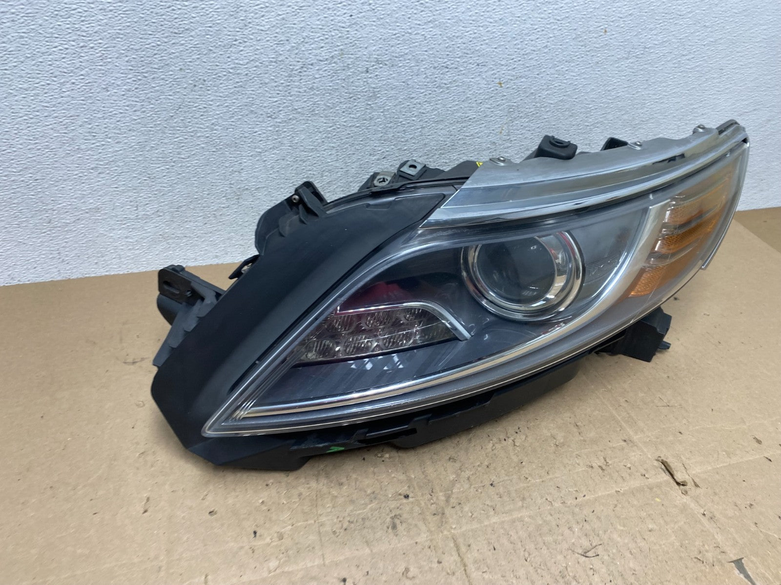 2013-2016 Lincoln Mks Left Driver Lh Side Xenon HID Headlight AE6464 DW2