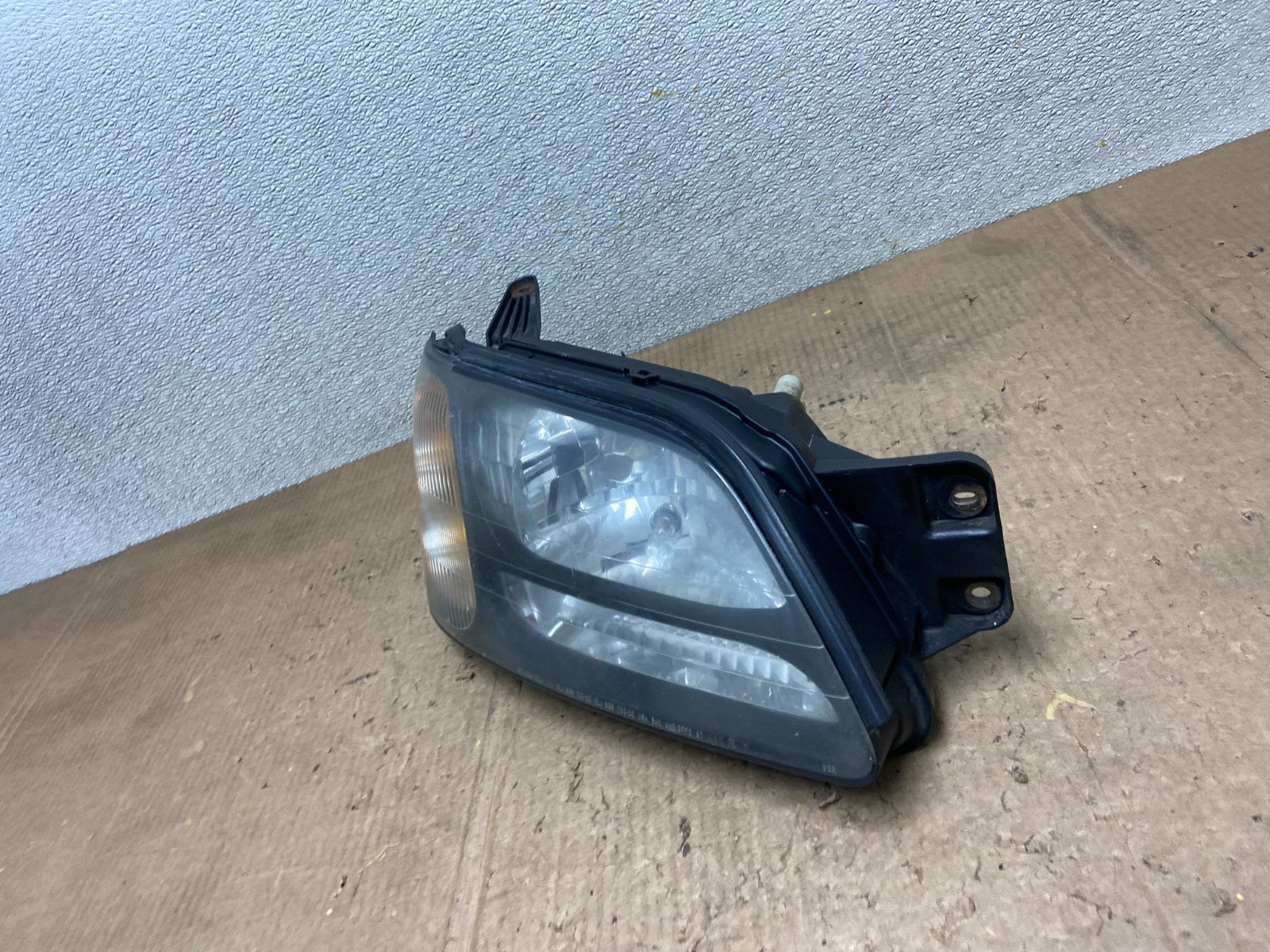 2001 to 2004 Subaru Legacy Outback Right Passenger Rh Headlight Oem AA8269 DW1