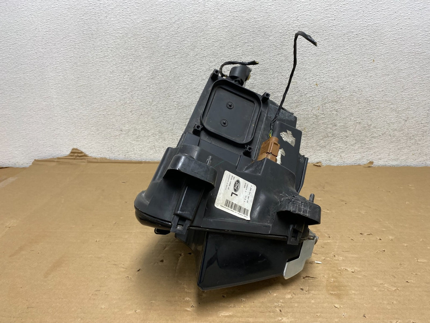 2011 to 2014 Ford Edge Front Left Driver Side Headlight Halogen AG9202 DW8