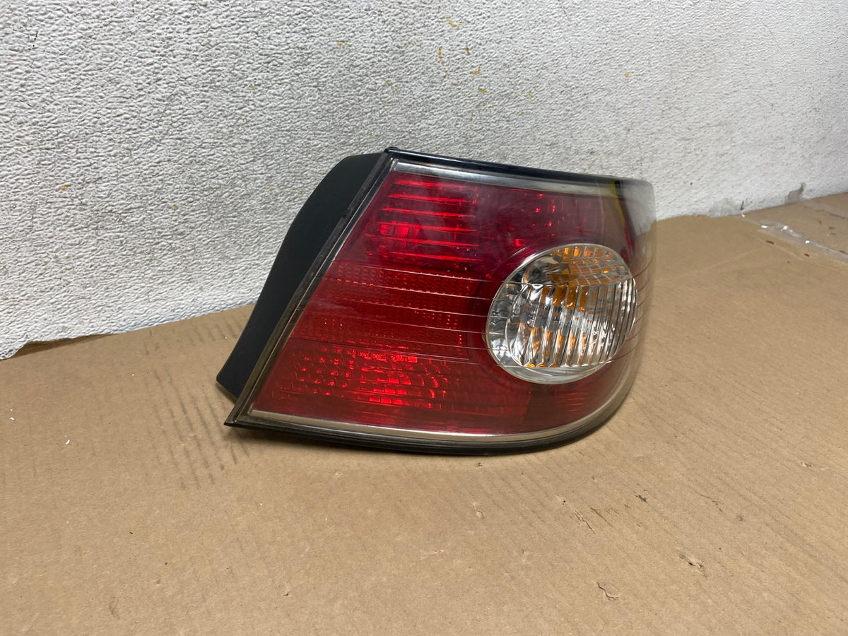 2002 to 2004 Lexus ES300 ES330 Right Passenger Side Tail Light AH3000 LK1