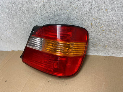 2001 - 2005 Lexus Gs300 Gs400 Gs430 Right Passenger Side Tail Light AI11531
