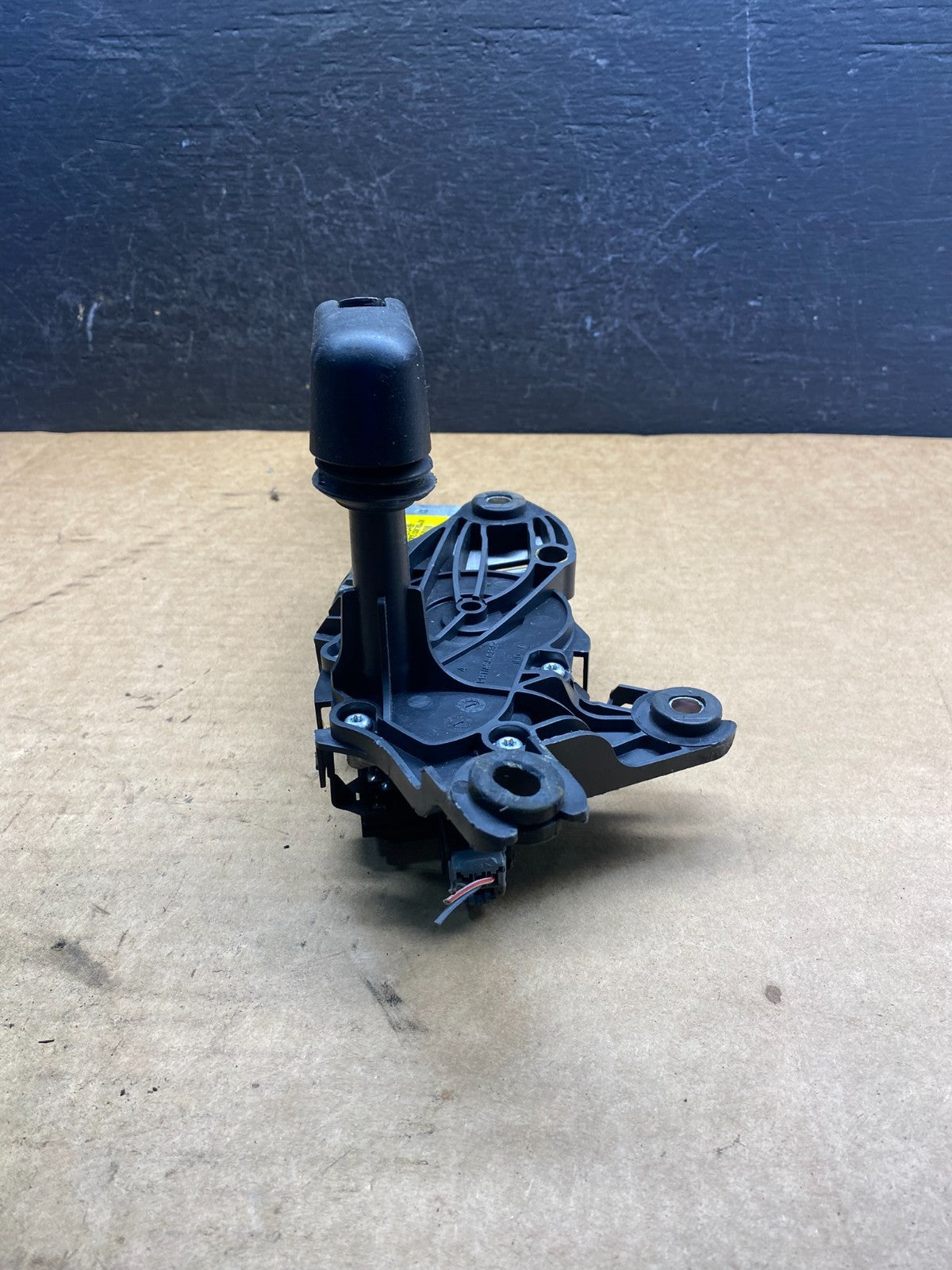 2011 to 2019 Ford Explorer Rear Windshield Wiper Motor ad7523 DG4