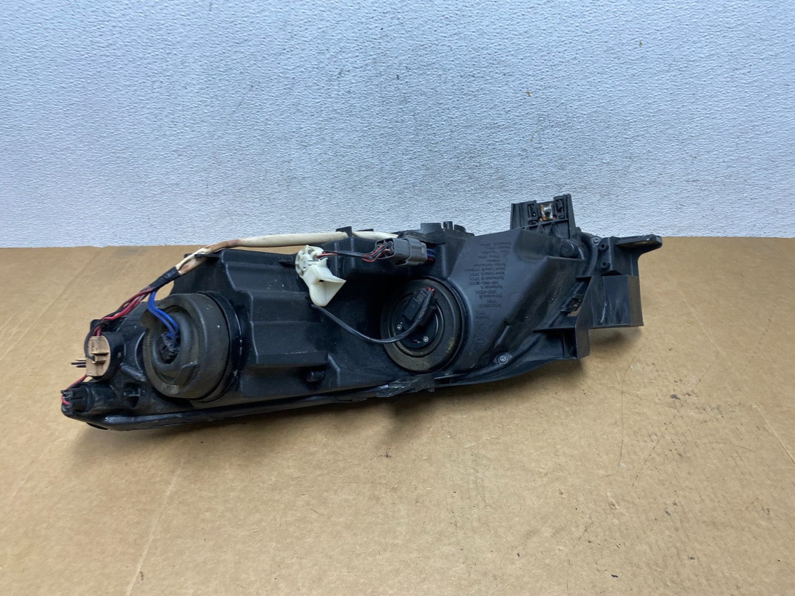 Halogen 2007 to 2009 Mazda CX-7 Right Passenger RH Side Headlight AE3039 DW4