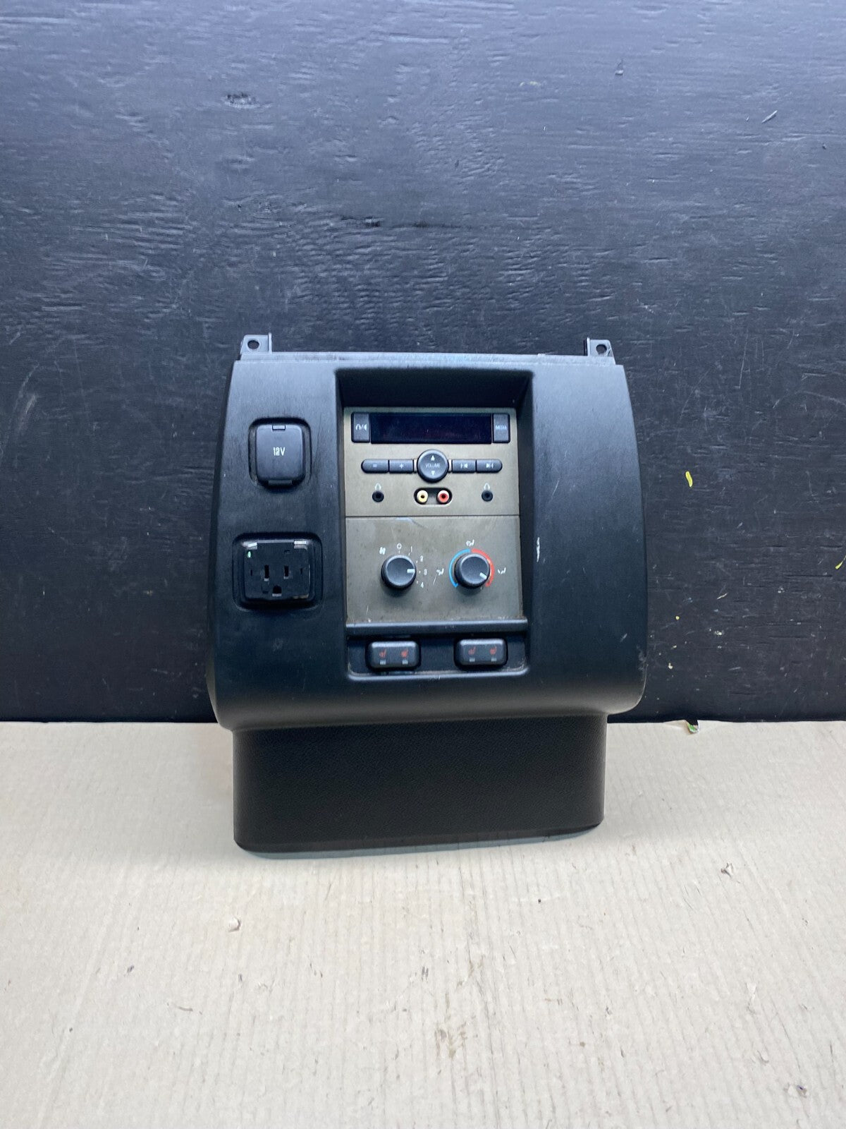 2011 - 2014 Lincoln Navigator Rear Player Radio Climate Control Outlet O1717 DG0