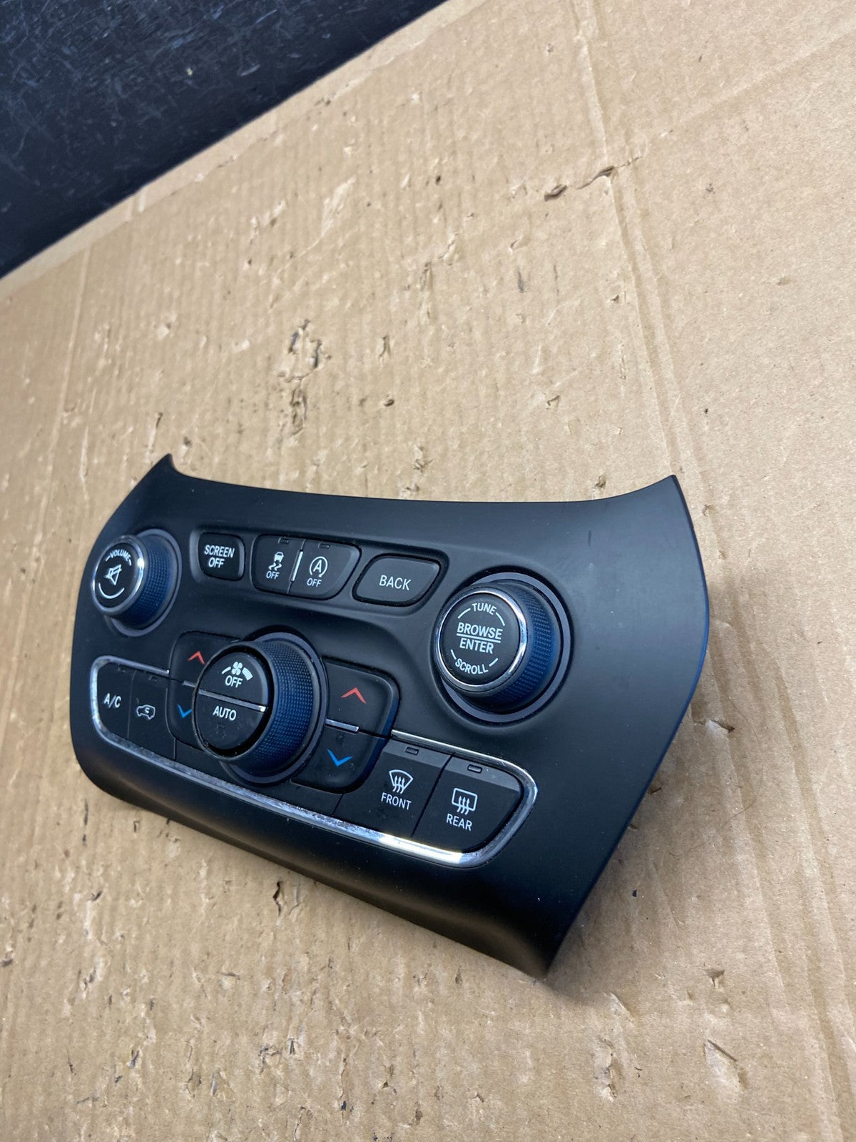 2014 to 2017 Jeep Cherokee Heater Climate Temperature Control AD6795 DG2