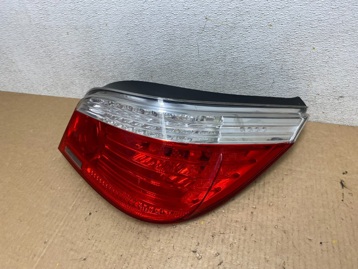 2008 2009 2010 BMW 5 525i 530i Right Passenger Rh Tail Side Light L8437 DW1