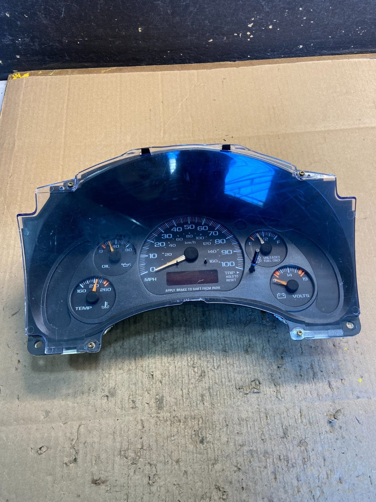 2001 to 2002 Chevrolet Express Speedometer Cluster Gauge OEM Z2109 DG1