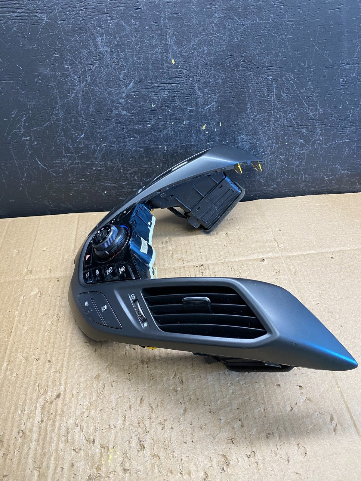 2012 - 2015 Hyundai Veloster Climate Control Panel Trim Air Vents AC9647 DG2