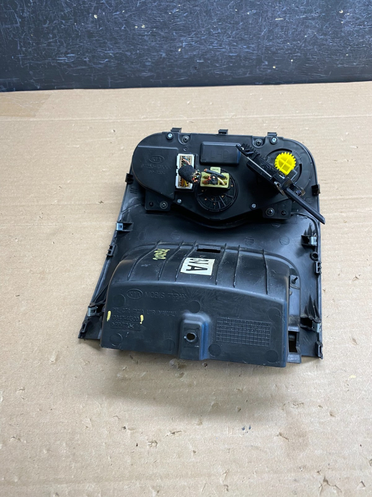 206 - 2009 Kia Rio A/C Climate Control Panel Trim Bezel AG5202 DG4