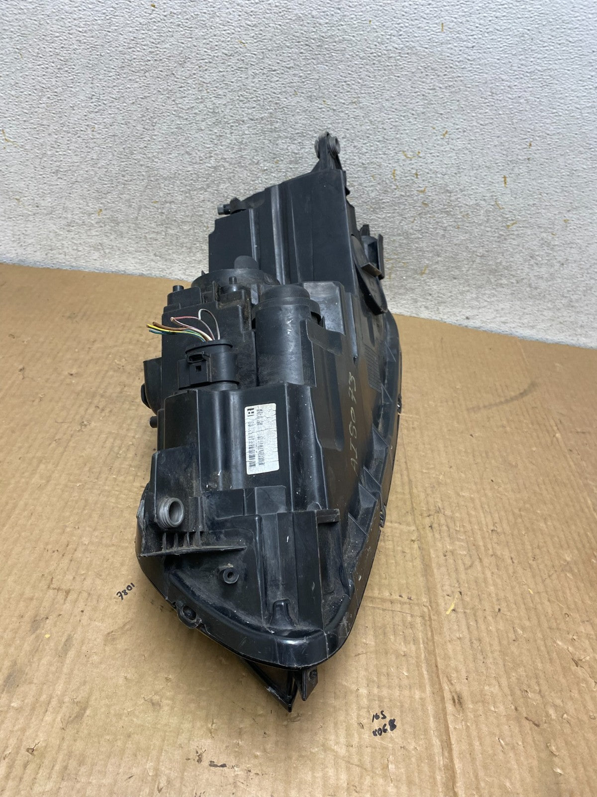 2012-2015 Volkswagen Passat Right Passenger RH Halogen Headlight AI8073 DW8