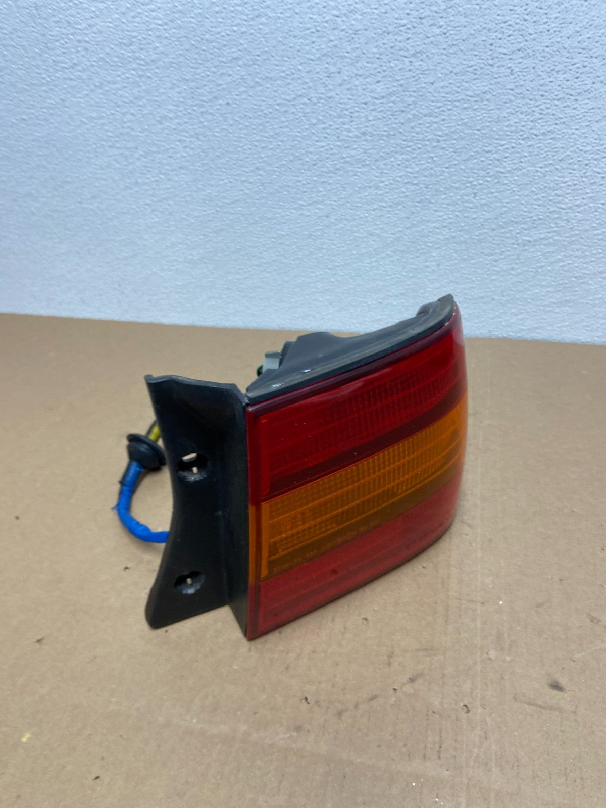 1995 to 1997 Lexus LS400 Right Passenger RH Side Tail Light OEM R9722 DW2