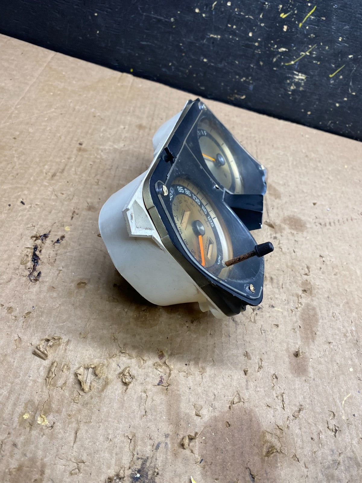 1982-1989 Chrysler Fifth Avenue Speedometer Fuel Gauge Cluster z4546 DG1