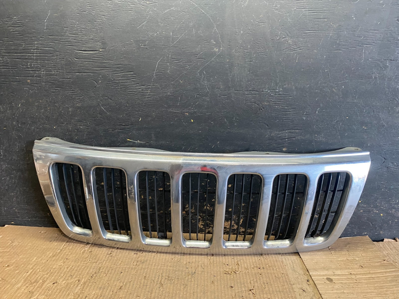 1999 to 2003 Jeep Grand Cherokee Front Upper Grill Grille Oem  x0070 DG0