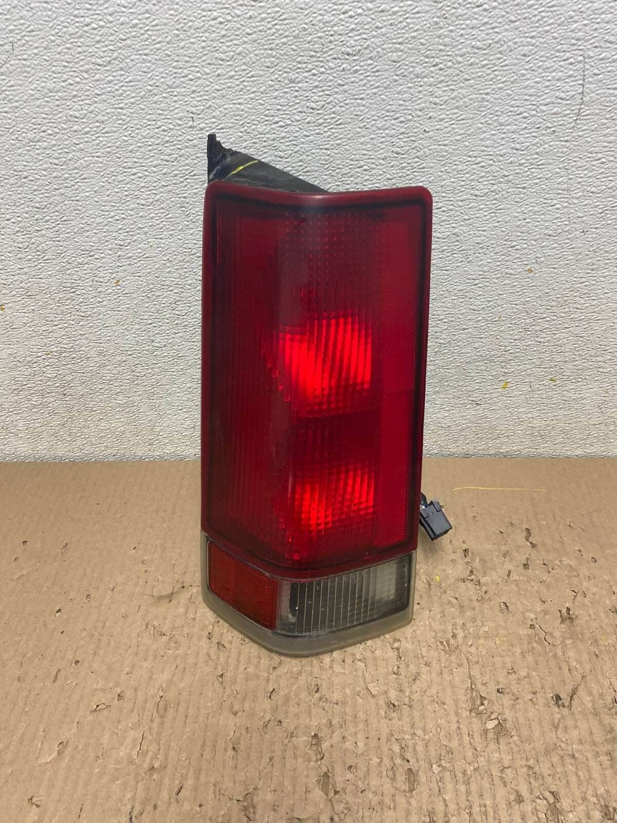 1996 - 1999 GMC Savana Express 1500 Van Left Driver Lh Tail Light Oem M9891 DW0